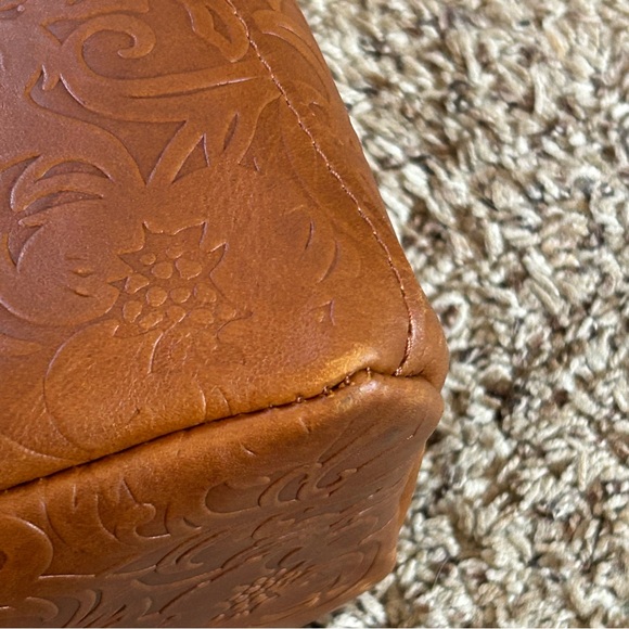 Portland Leather Goods Butterfly Bucket crossbody embossed tooled bag w/ tassel - Picture 4 of 11